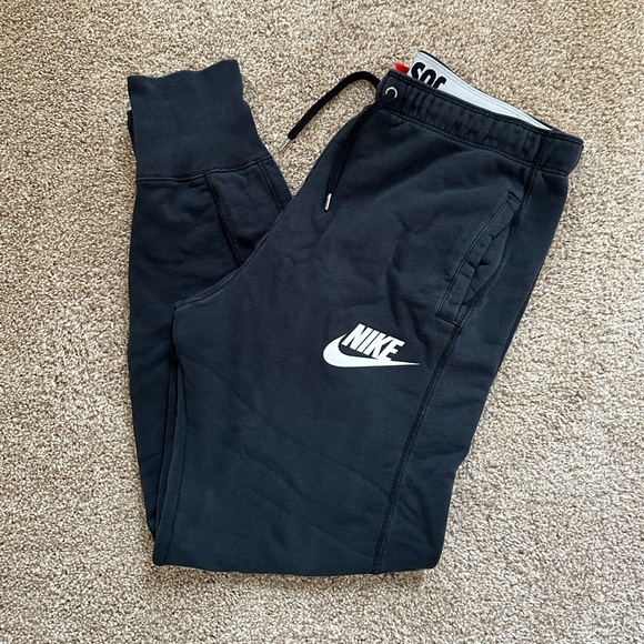 Nike Joggers - Picture 1 of 4
